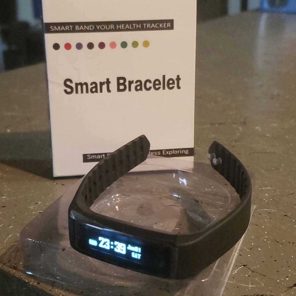 Fitness Tracker Activity Tracker Watch with Heart